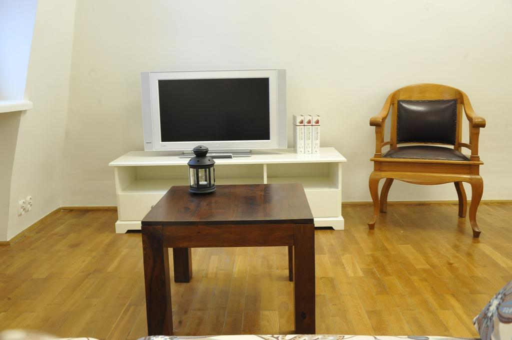 Milotu - Apartament Uniwersytecki Varsó Kültér fotó